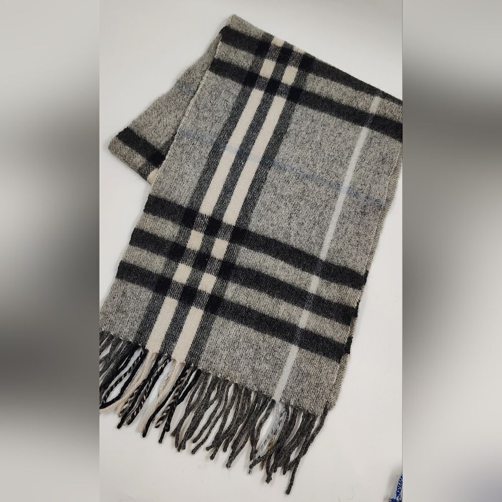 Classic Gray Plaid Men's Wool Knit Fringe Scarf - Picture 5 of 11